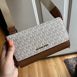 Michael Kors Crossbody Bag